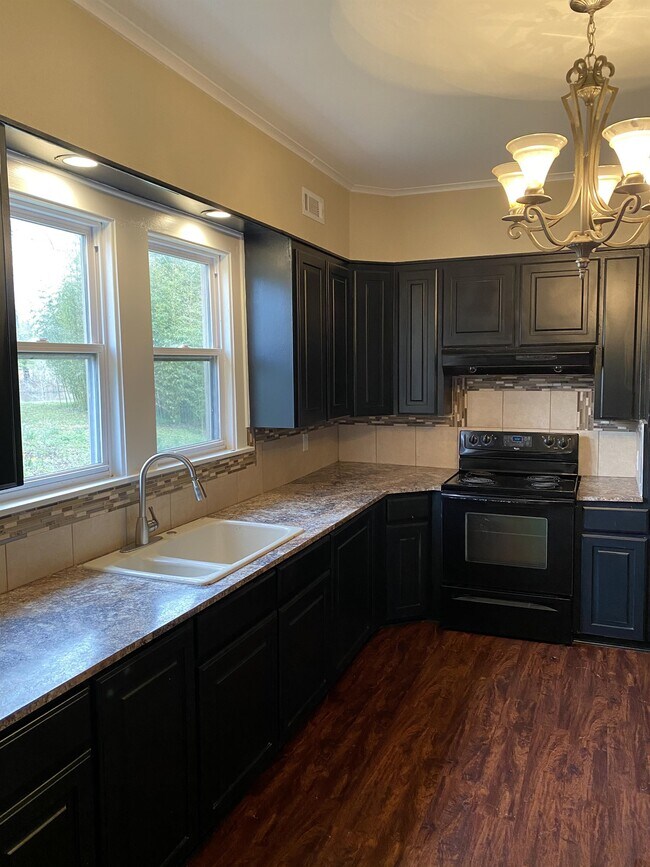 301 Opal Lake Dr in Pine Bluff, AR - Building Photo - Building Photo