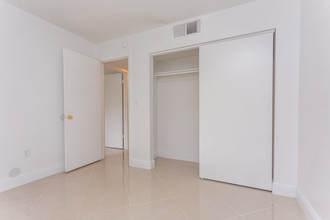 Carib Villas Apartments in Miami, FL - Building Photo - Interior Photo