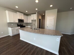 10801 Blacket Dr in Austin, TX - Building Photo - Building Photo