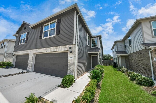 7014 Cedar Breeze Ct in Houston, TX - Building Photo - Building Photo