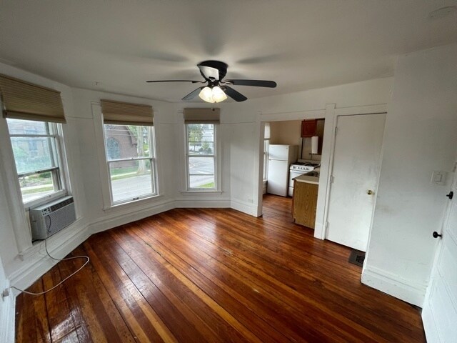 127 N West St-Unit -2F in Wheaton, IL - Building Photo - Building Photo