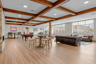 Bridge Street Commons in Shelton, CT - Foto de edificio - Interior Photo