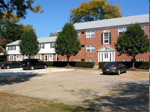 Kentworth Village Apartments in North Olmsted, OH - Building Photo - Building Photo