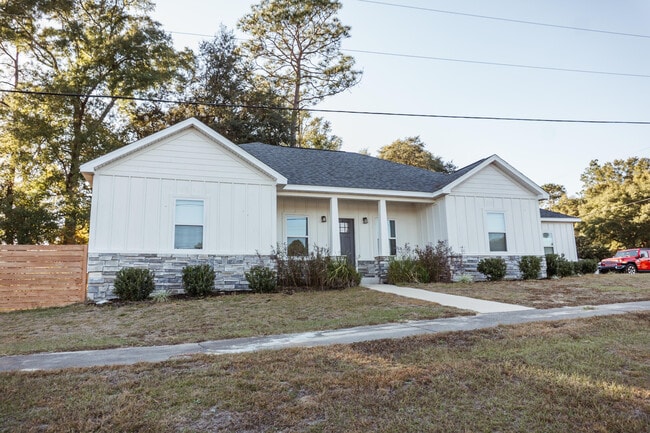 2810 Pinnacle Point Dr in Crestview, FL - Building Photo - Building Photo