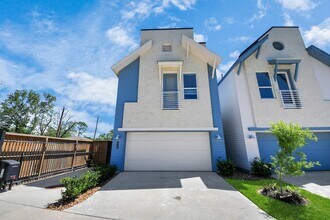 1053 Glenn Ave in Houston, TX - Building Photo - Building Photo