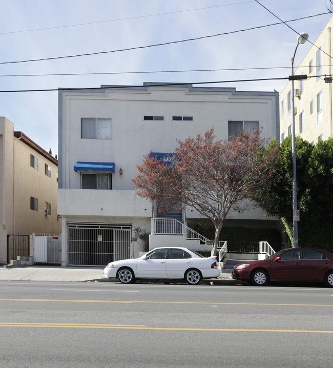 6827 Laurel Canyon Blvd in North Hollywood, CA - Foto de edificio - Building Photo