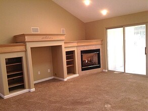 1712 Yellow Rose Ct in Fairborn, OH - Building Photo - Building Photo