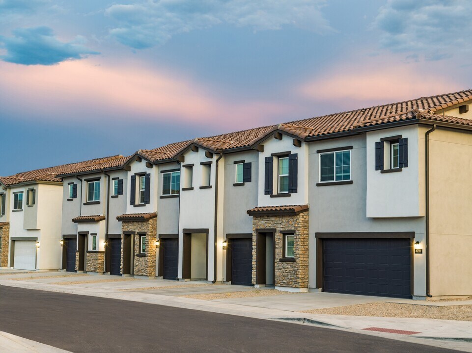 Amavi Aster Ridge in Phoenix, AZ - Foto de edificio
