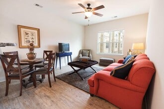 Davis Gardens Apartments in Kernersville, NC - Foto de edificio - Building Photo