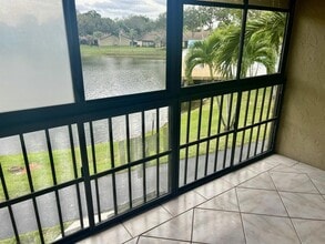 536 Shady Pine Way, Unit C2 in Greenacres, FL - Foto de edificio - Building Photo