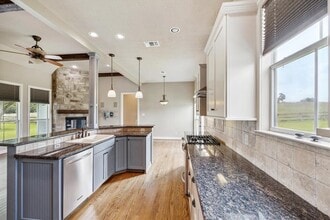 955 Spring Creek Rd in Brenham, TX - Building Photo - Building Photo