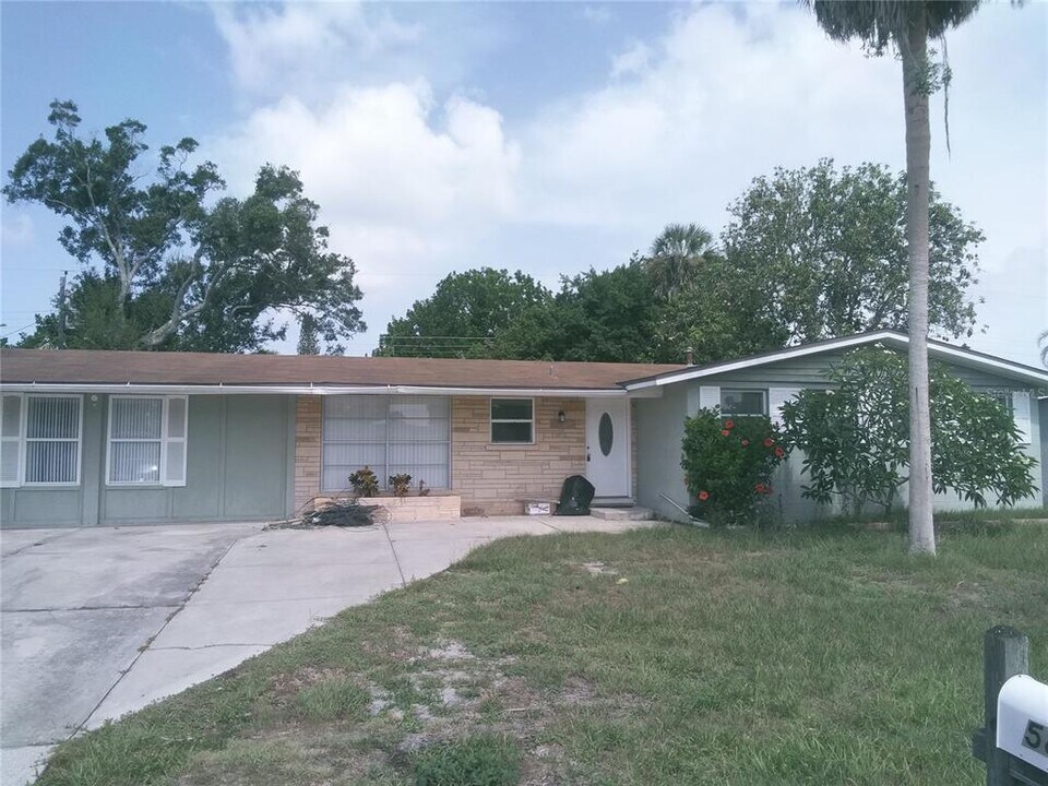 5812 24th St Ct W in Bradenton, FL - Building Photo