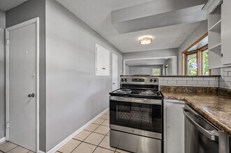 5014 Lexington Ave N in Shoreview, MN - Building Photo - Building Photo