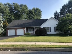 1038 Boeshore Cir in Reading, PA - Building Photo
