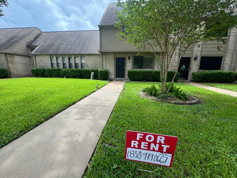 6685 Kentwick Dr in Houston, TX - Building Photo