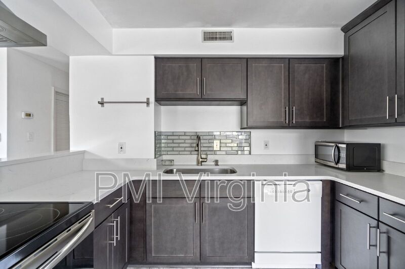 1301 Hampton Blvd in Norfolk, VA - Building Photo