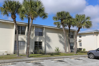 Tara House Apartments in Tampa, FL - Building Photo - Building Photo