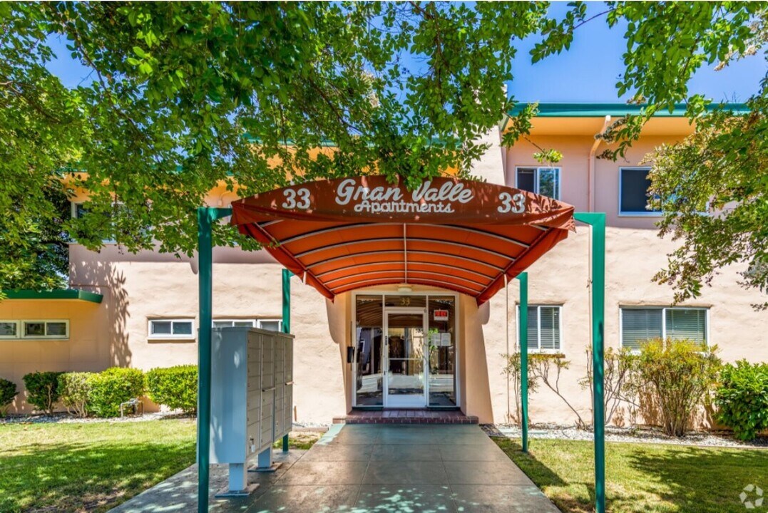 33 E Empire St in San Jose, CA - Building Photo