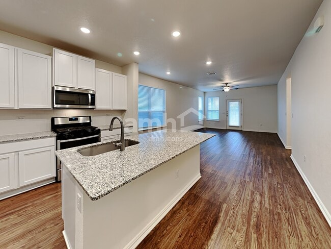 421 Pebble Bend in New Braunfels, TX - Building Photo - Building Photo