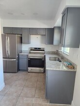 556 Clearwater Largo Rd N, Unit D in Largo, FL - Building Photo - Building Photo