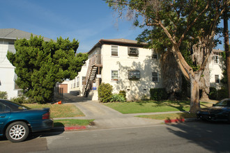 557 Glenwood Rd in Glendale, CA - Building Photo - Building Photo