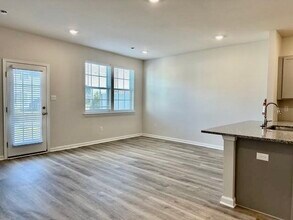 6 Elliot Ln in Mount Holly, NJ - Foto de edificio - Building Photo