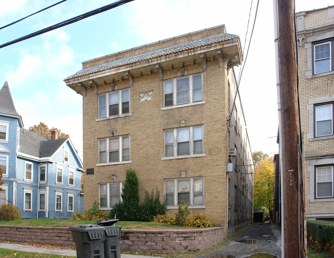 28 Girard Ave in Hartford, CT - Foto de edificio - Building Photo