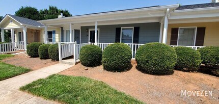 814 Guilford College Rd in Greensboro, NC - Building Photo - Building Photo