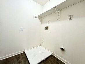 Collinwood Square Apartments in Newport News, VA - Building Photo - Building Photo