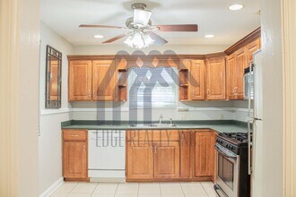 135 E Derenne Ave in Savannah, GA - Building Photo - Building Photo