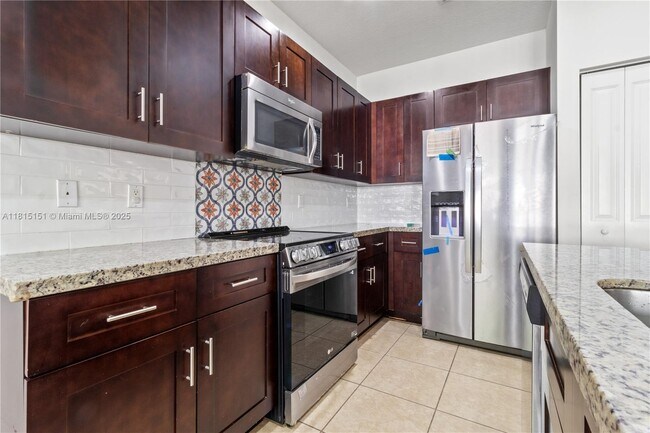 5808 NW 46th Ln in Lauderhill, FL - Building Photo - Building Photo