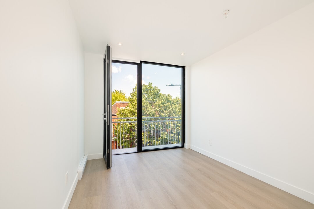 Le Cent Dix in Verdun, QC - Building Photo