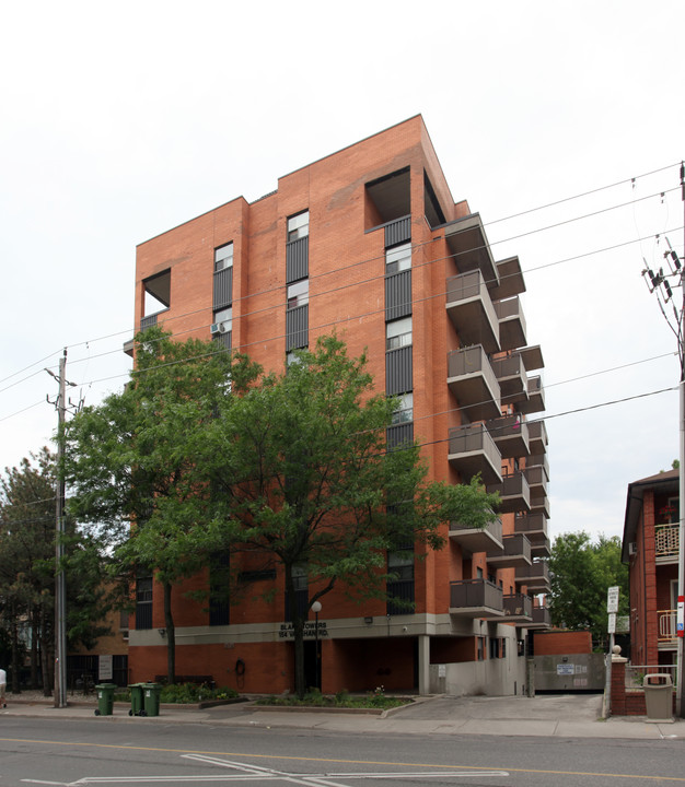 Blake Towers in Toronto, ON - Building Photo