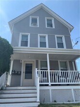 4 Jay St in Westerly, RI - Foto de edificio - Building Photo
