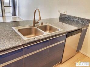 1655 E Palm Canyon Dr in Palm Springs, CA - Building Photo - Building Photo