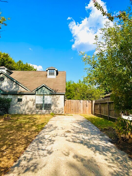 11014 Longtom Ct in Houston, TX - Building Photo