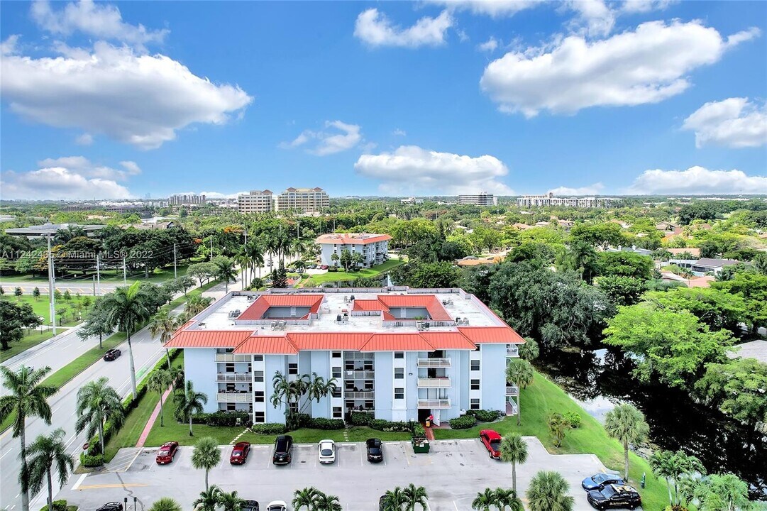 505 S Pine Island Rd, Unit 307 in Plantation, FL - Building Photo