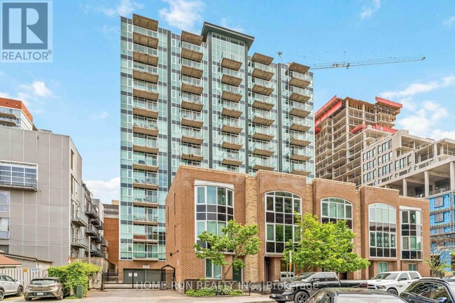 150-150 York St