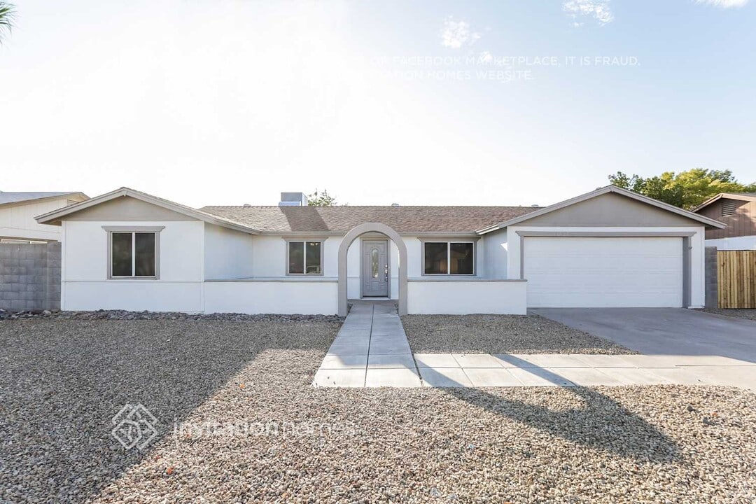 13027 N 37th Pl in Phoenix, AZ - Building Photo
