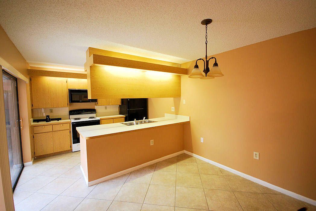 582 Green Springs Pl in West Palm Beach, FL - Building Photo
