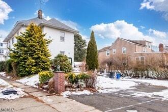 106 Sadler Rd in Bloomfield, NJ - Building Photo - Building Photo