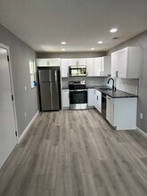460 Base Ave E in Venice, FL - Building Photo - Building Photo