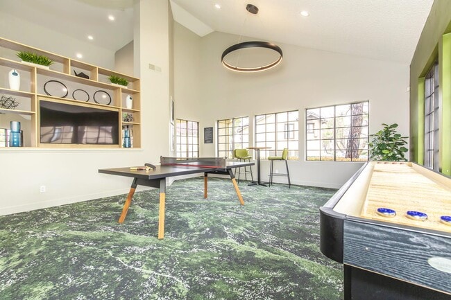 Mosaic Apartment Homes in Mission Viejo, CA - Foto de edificio - Building Photo