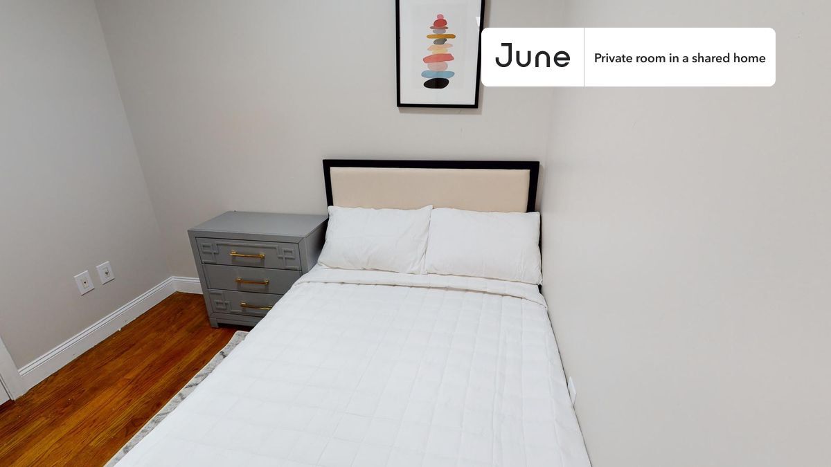 Private bedroom in 4 bed/1 bath Home in New York, NY - Building Photo