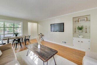 6053 N Keeler Ave in Chicago, IL - Building Photo - Building Photo
