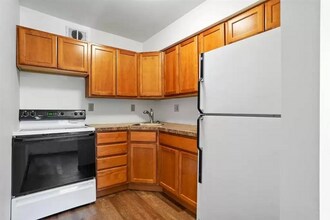 101 21st Ave Pl in Coralville, IA - Building Photo - Building Photo