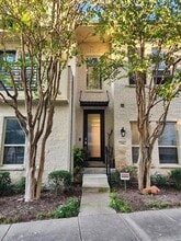 7333 Valley View Ln in Dallas, TX - Building Photo - Building Photo