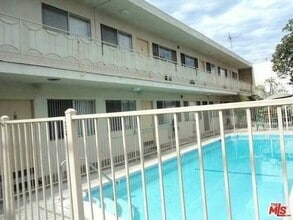 4901 Laurel Canyon Blvd, Unit 8 in Valley Village, CA - Building Photo - Building Photo