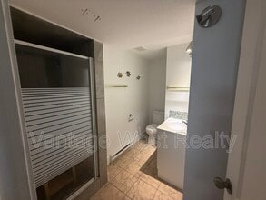 907-907 Sutherland Ave in Kelowna, BC - Building Photo - Building Photo
