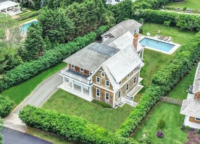 29 South St in Southampton, NY - Building Photo - Building Photo